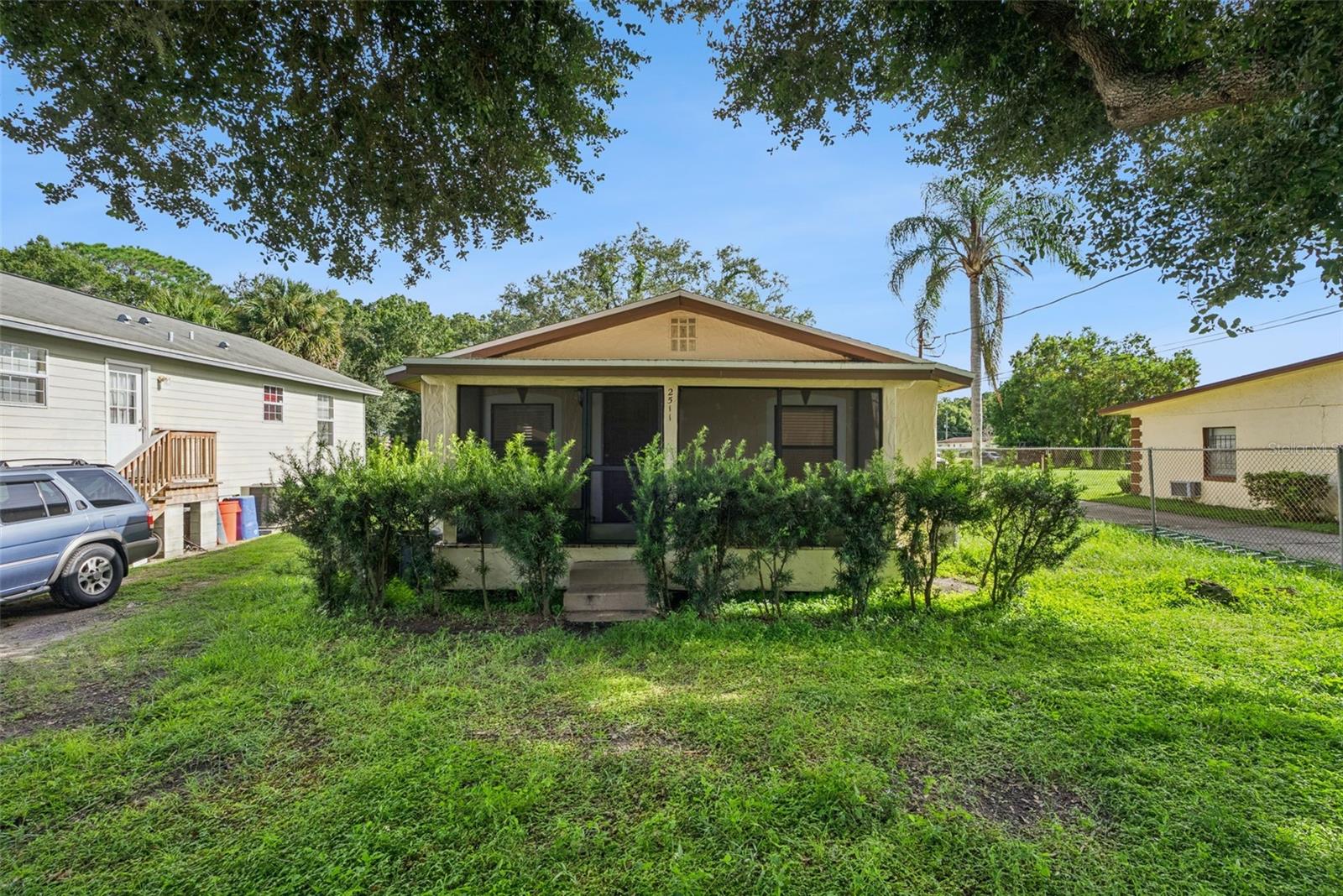 Listing photo 2 for 2511 Crawford Dr