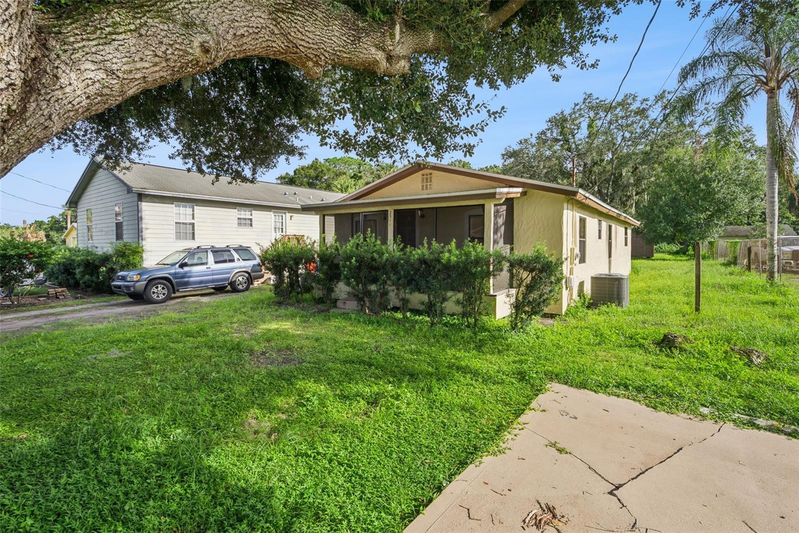 Listing photo 3 for 2511 Crawford Dr