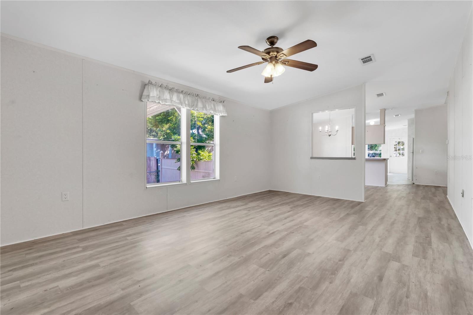 Listing photo 2 for 4755 Bunting Ave