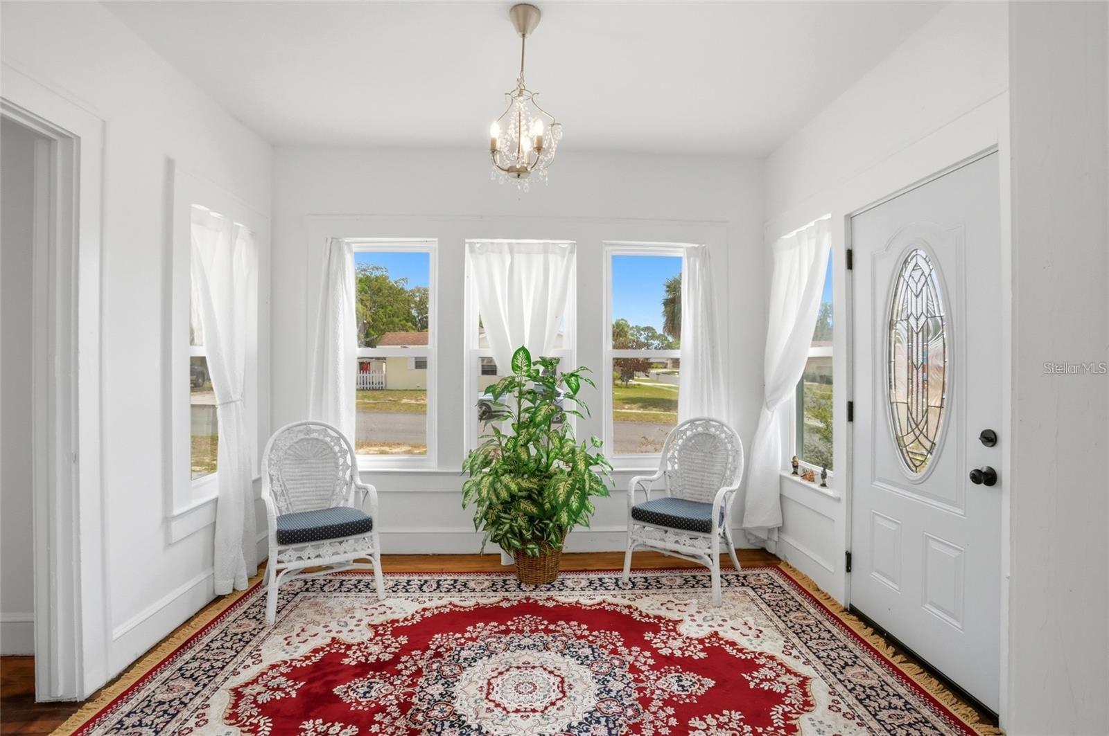 Listing photo 3 for 18 E Orange St
