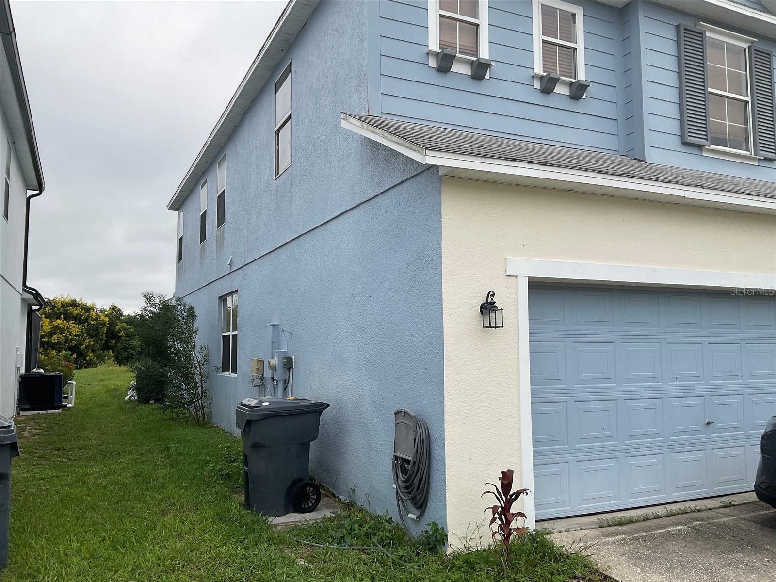 Listing photo 2 for 1735 Pine Ridge Dr