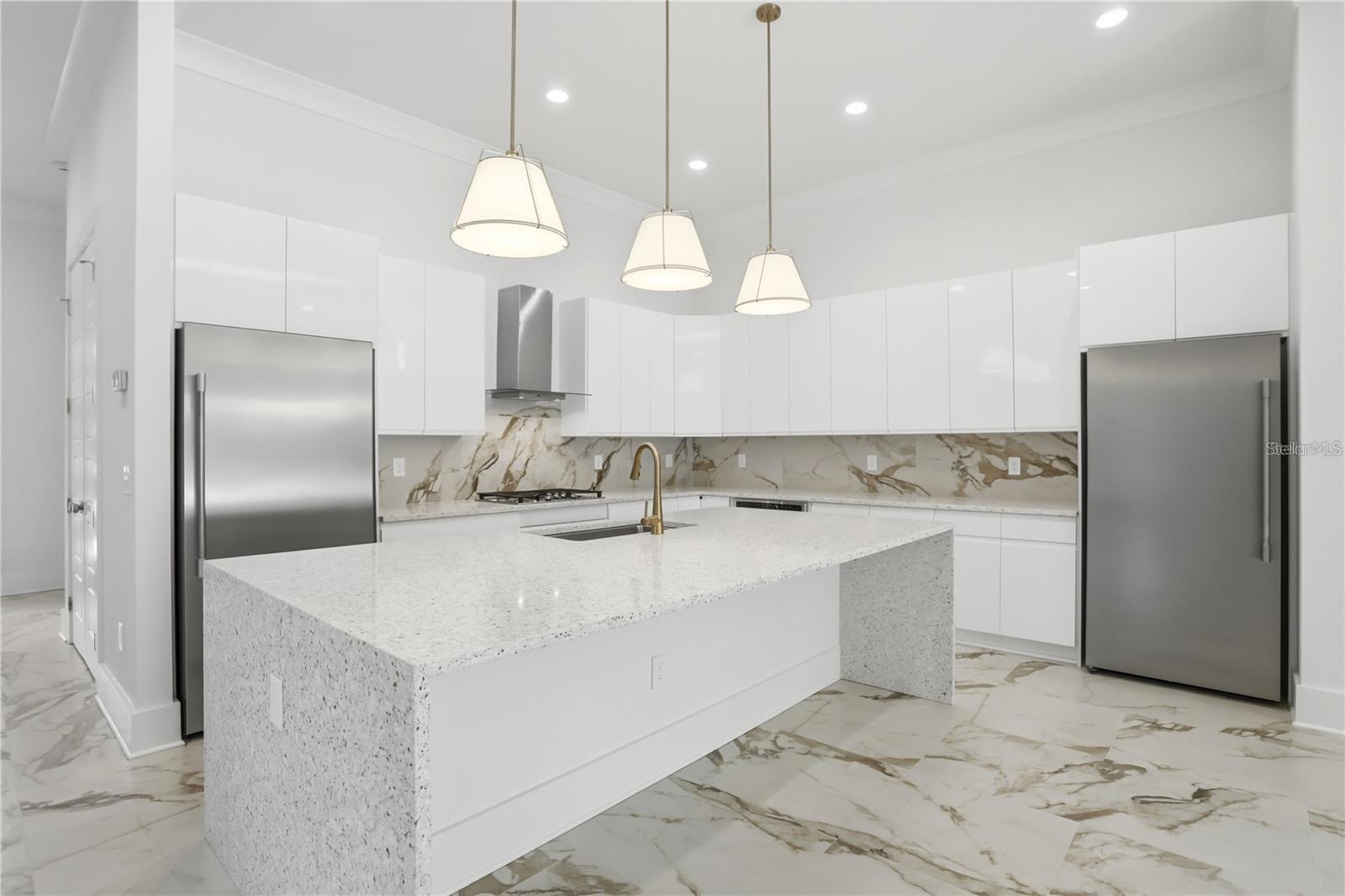 Listing photo 3 for 7626 Whitemarsh Way