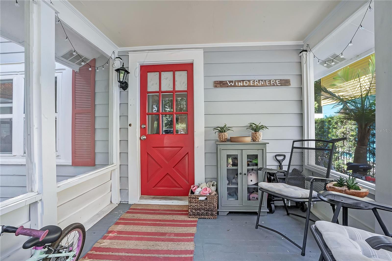 Listing photo 3 for 628 Forest St