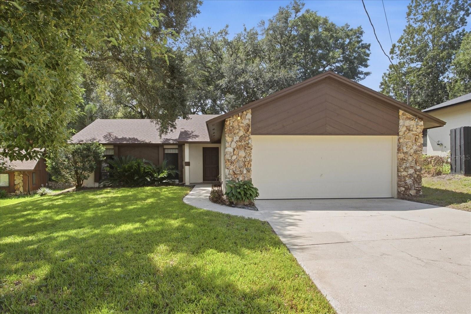 528 E HILLCREST