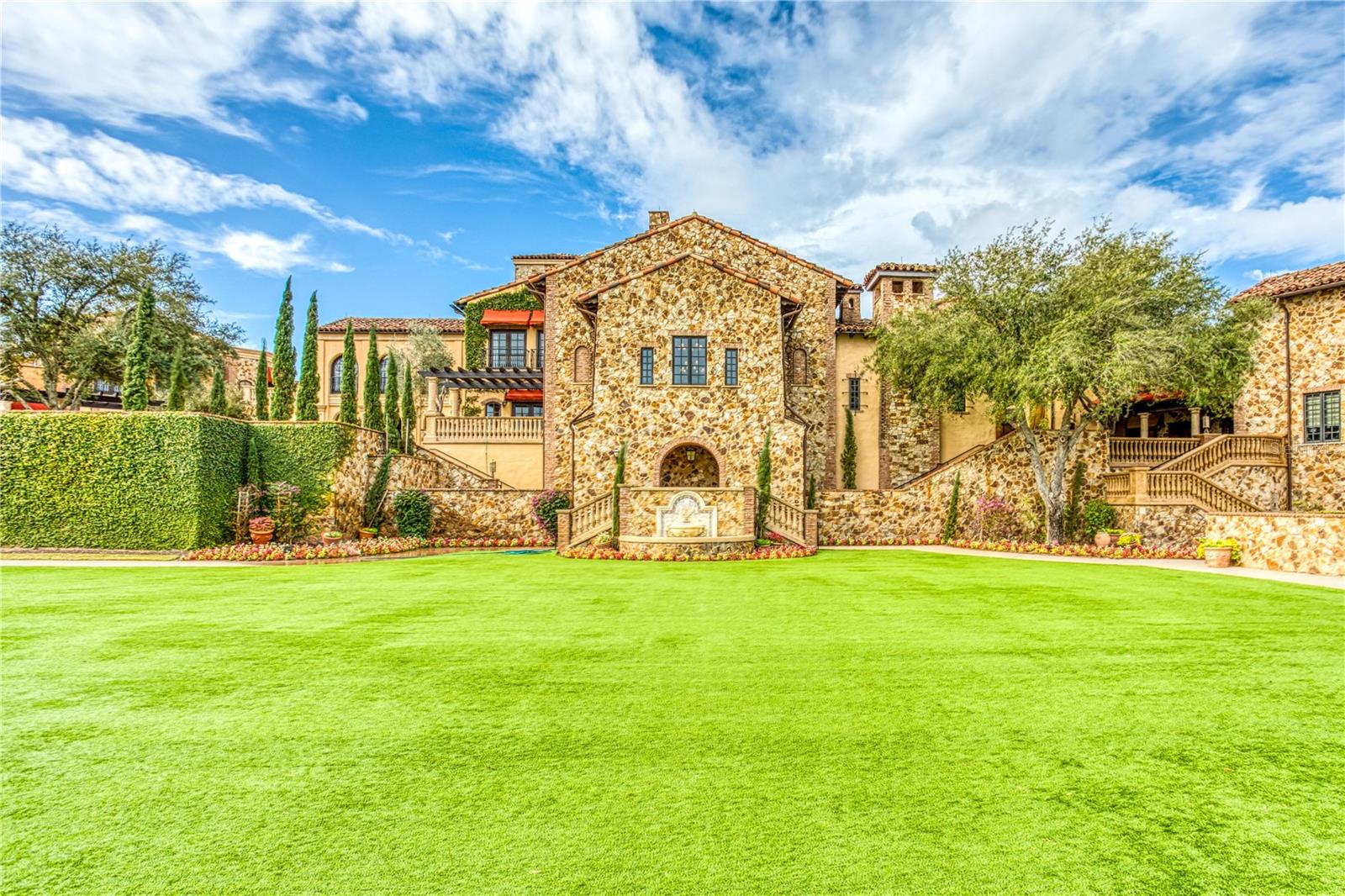Listing photo 3 for 16221 Pendio Dr