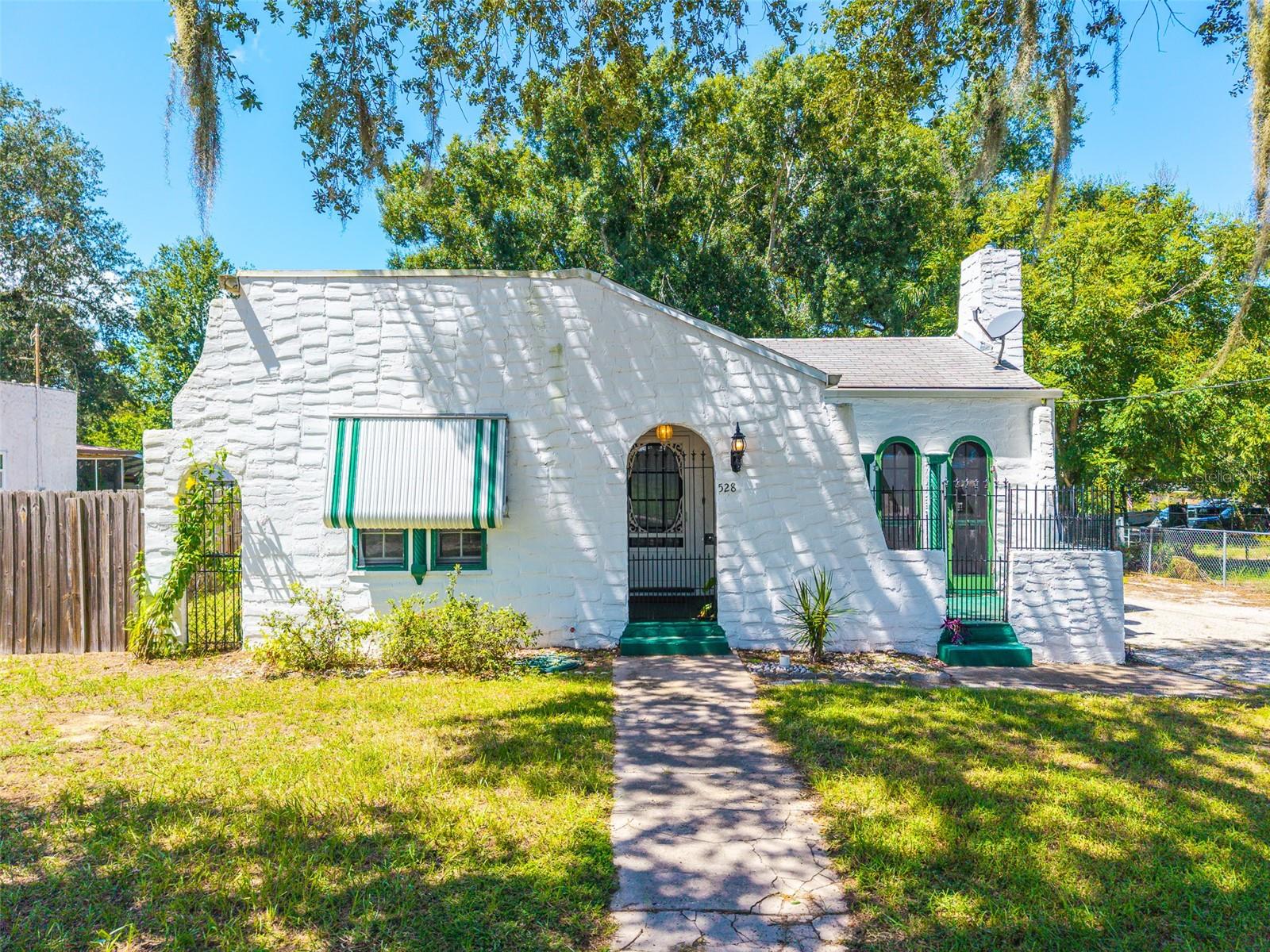Listing photo 1 for 528 S 8th St