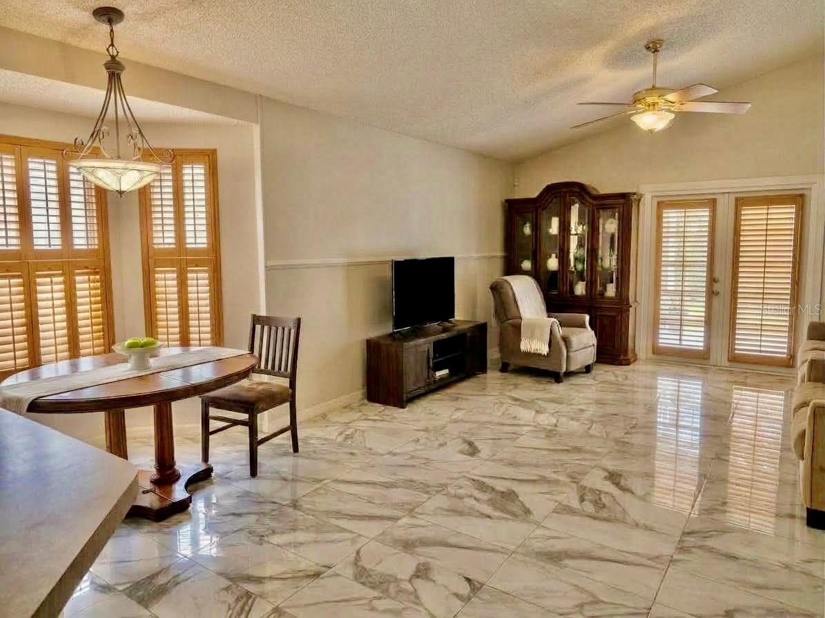 Listing photo 3 for 521 Cypress Tree Ct