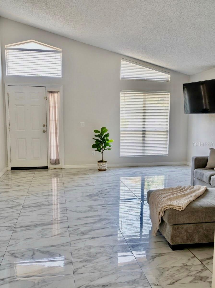Listing photo 2 for 521 Cypress Tree Ct