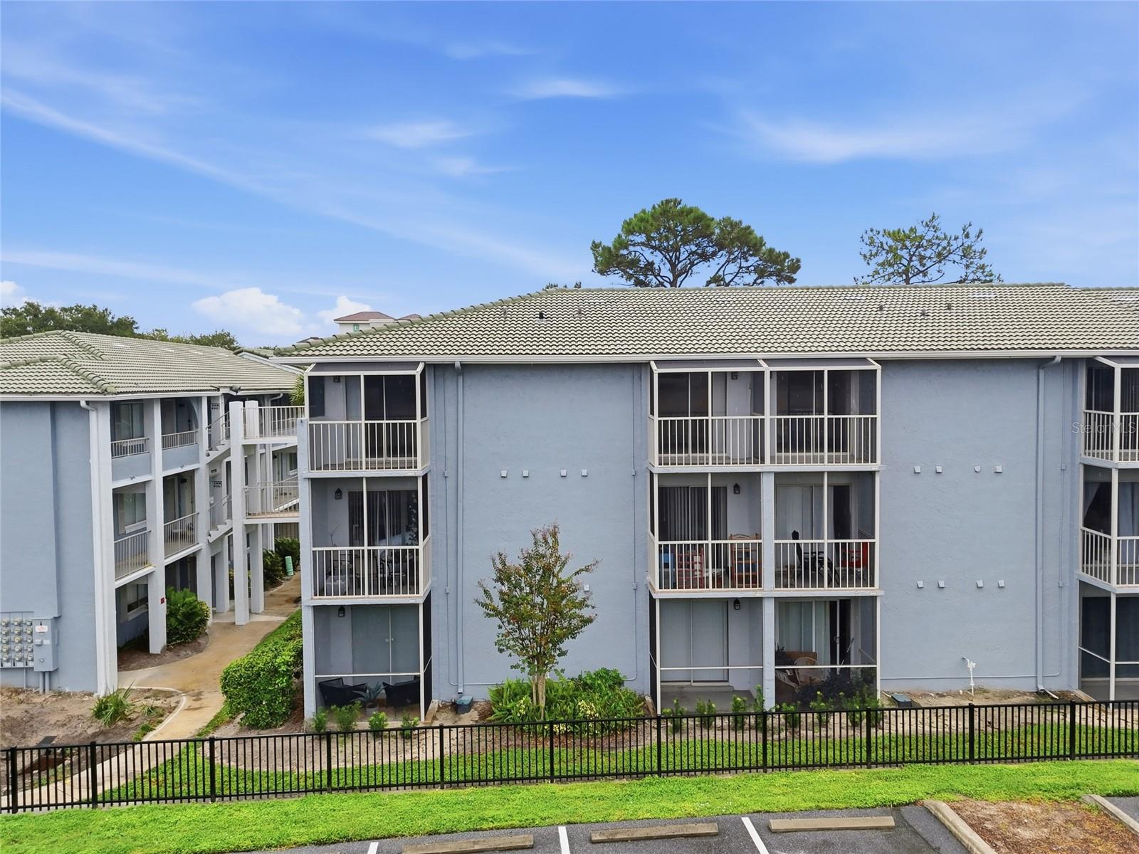 Listing photo 3 for 115 Oyster Bay Cir #360