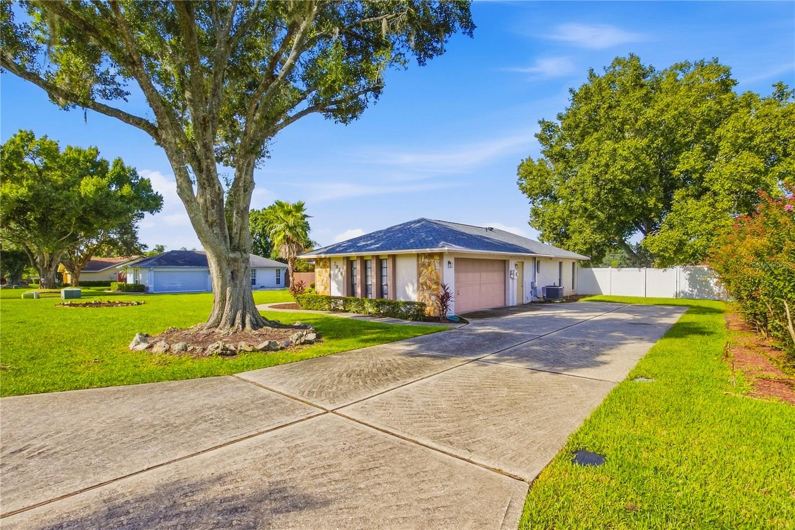 Listing photo 3 for 7926 W Ridge Pointe Dr