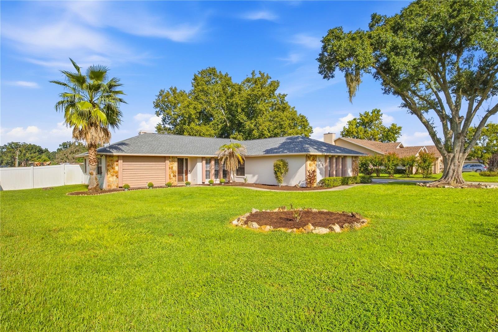 Listing photo 2 for 7926 W Ridge Pointe Dr