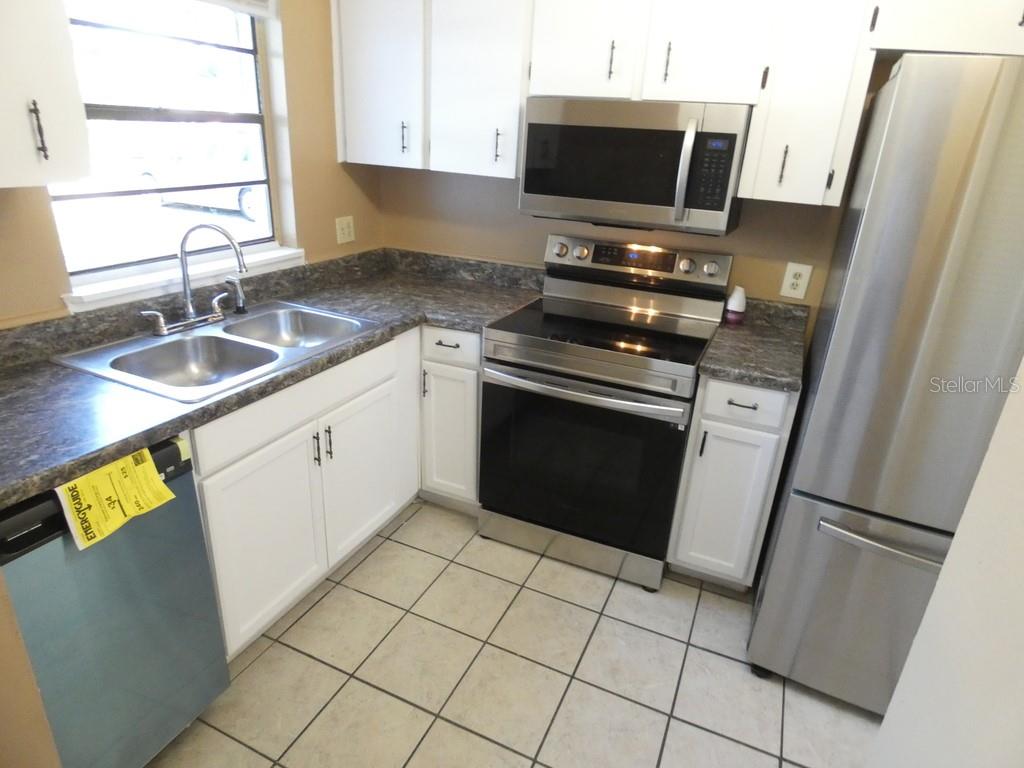 Listing photo 2 for 3344 Timberline Rd W