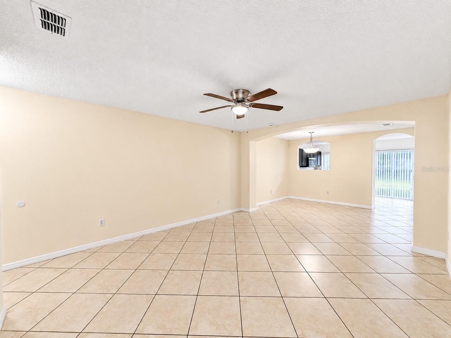 Listing photo 3 for 13439 Fairway Glen Dr #103