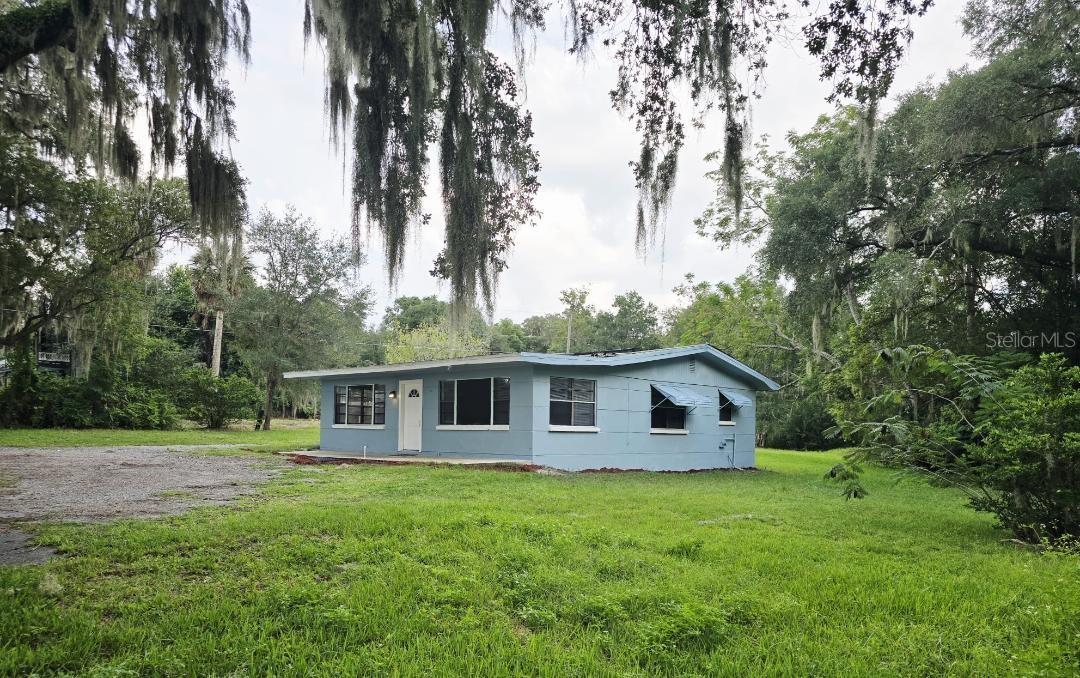 Listing photo 2 for 234 E Lady Lake Blvd