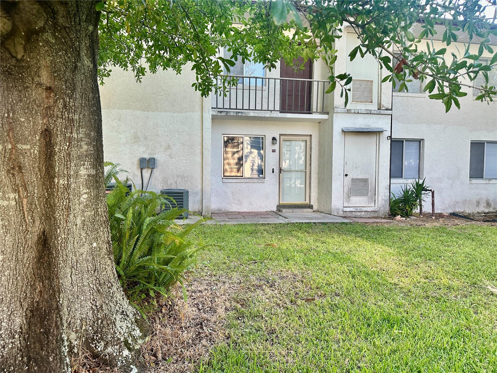 Listing photo 1 for 606 Pavare Ct #606