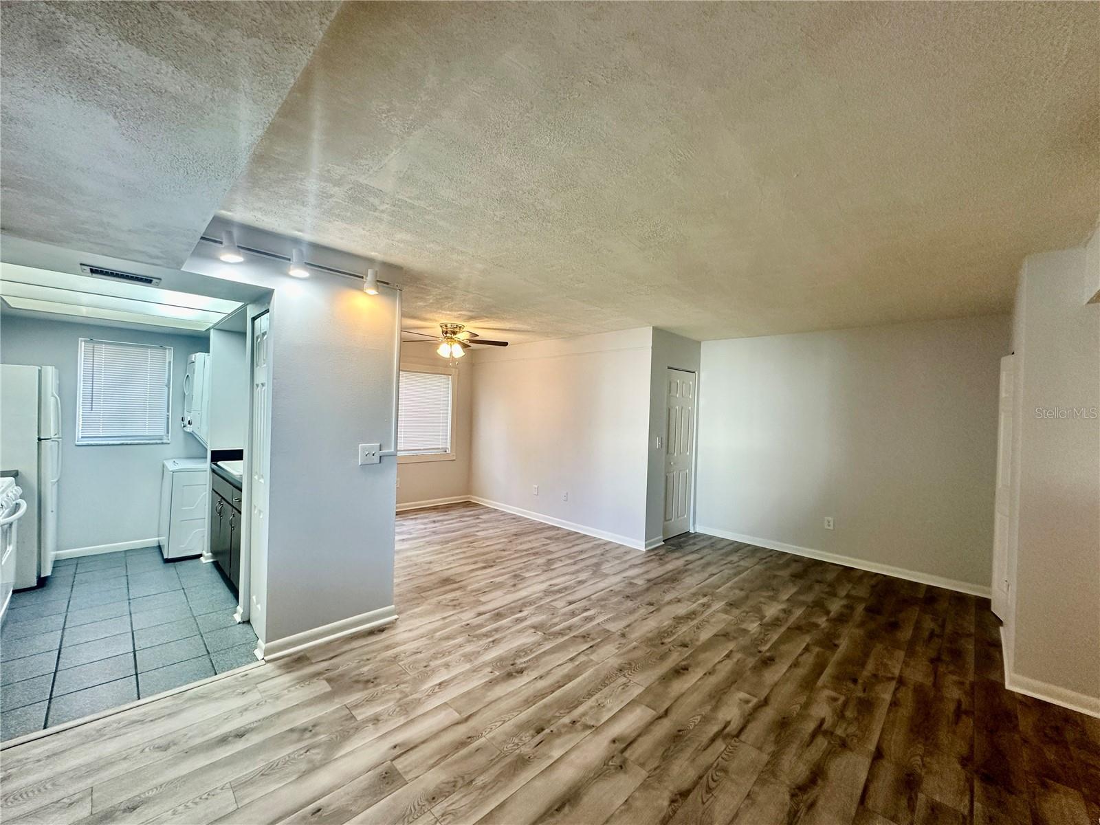 Listing photo 2 for 606 Pavare Ct #606