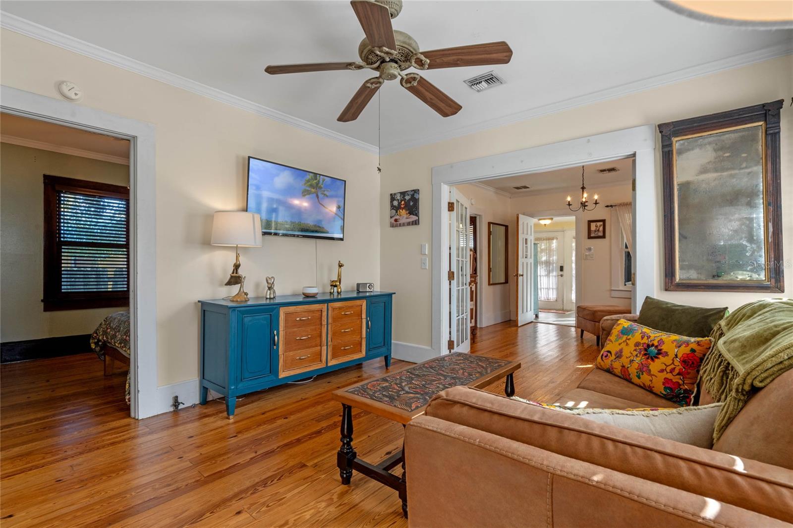 Listing photo 2 for 305 S Highland St