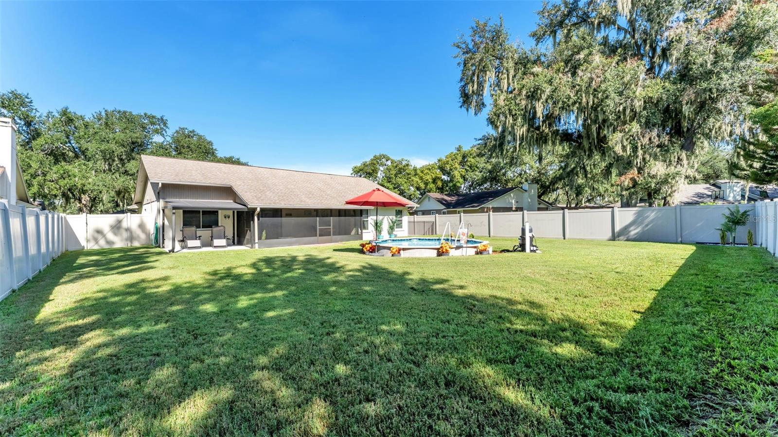 Listing photo 2 for 6352 Butternut Dr