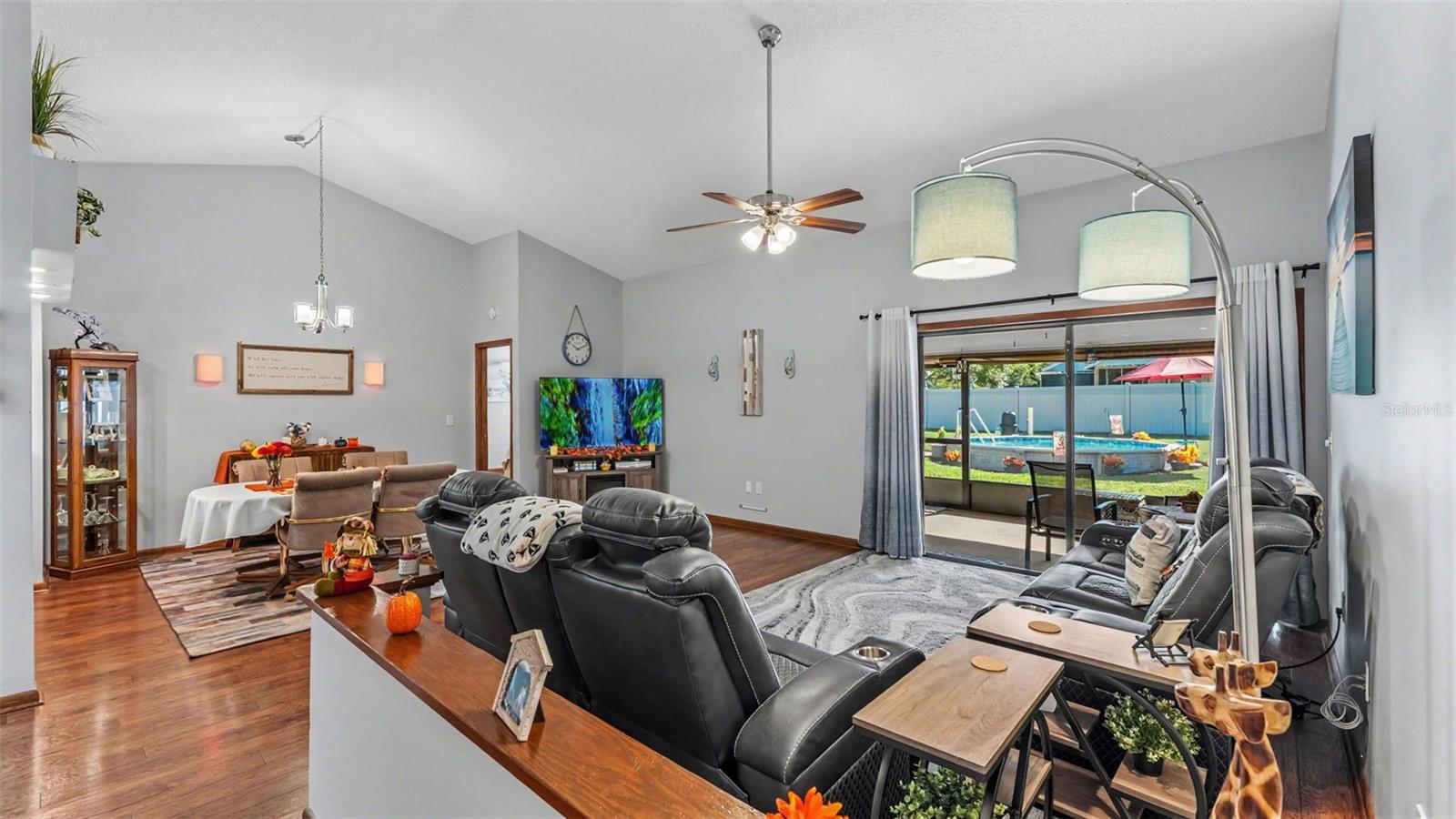 Listing photo 3 for 6352 Butternut Dr