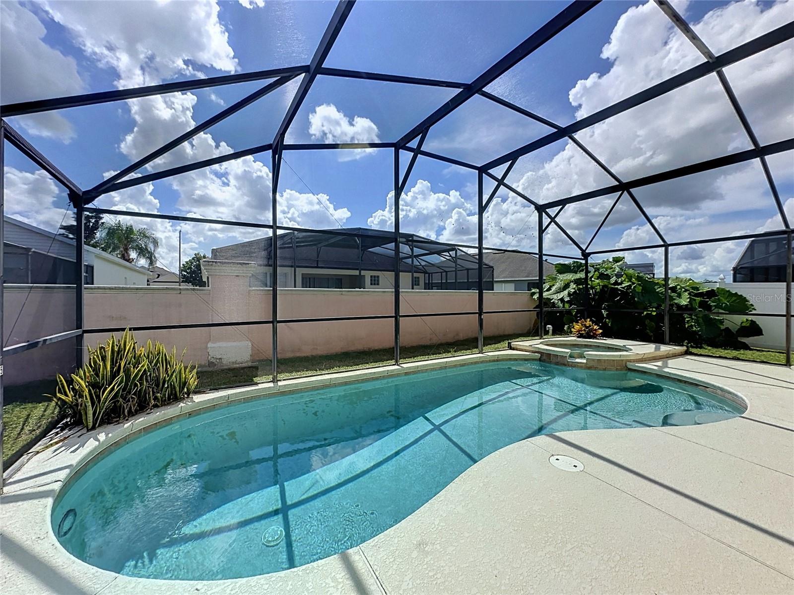 Listing photo 2 for 2647 Oneida Loop