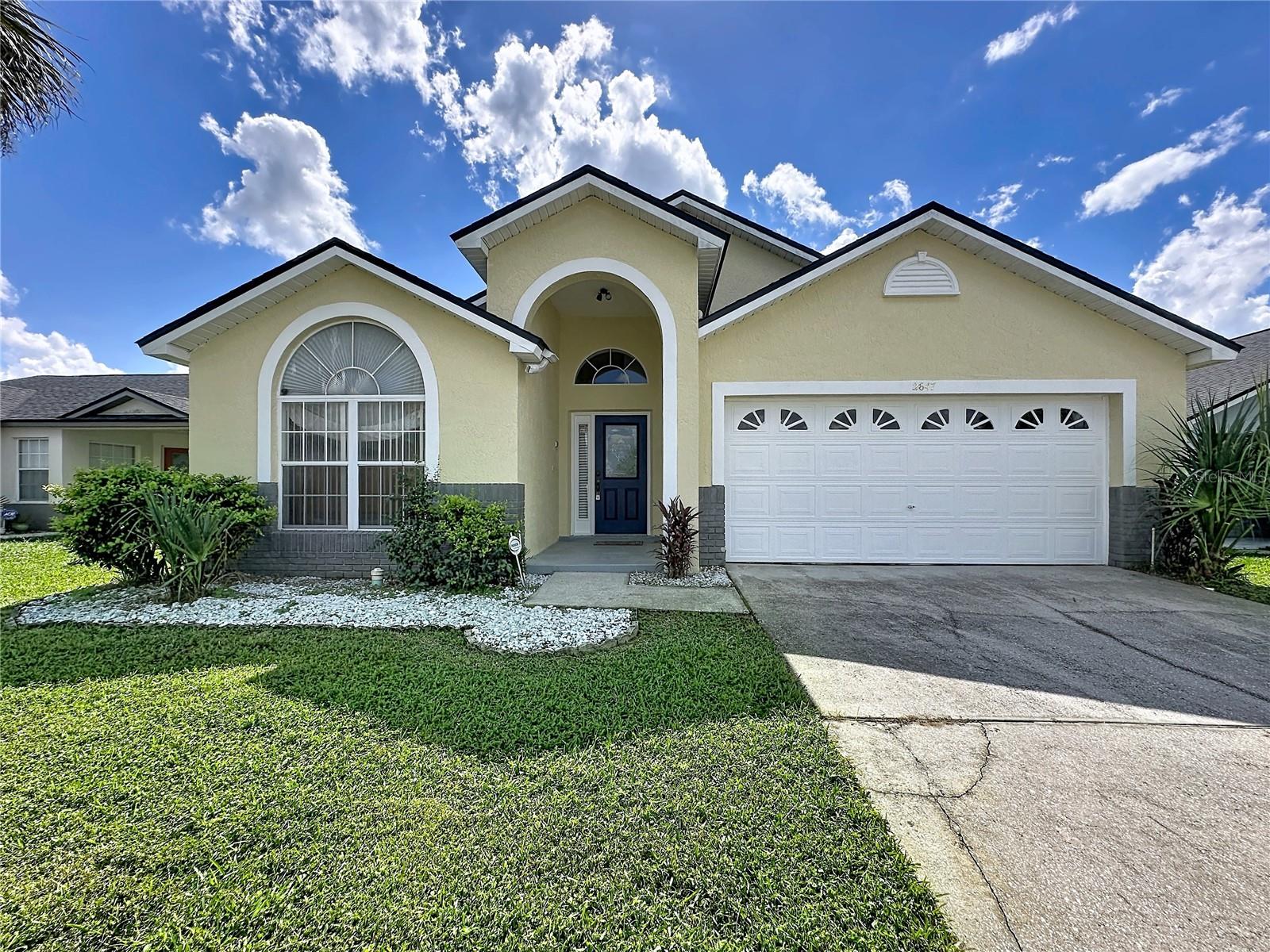 Listing photo 1 for 2647 Oneida Loop