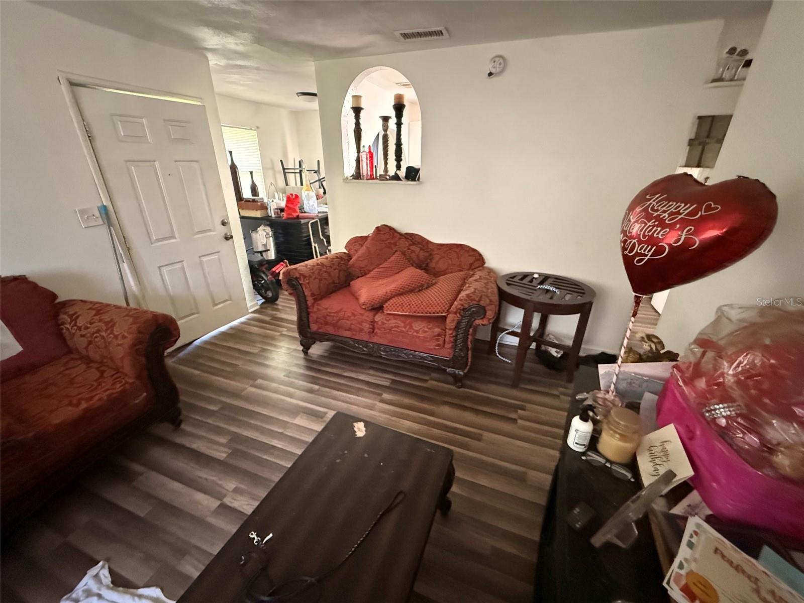 Listing photo 2 for 4450 W Gore Ave