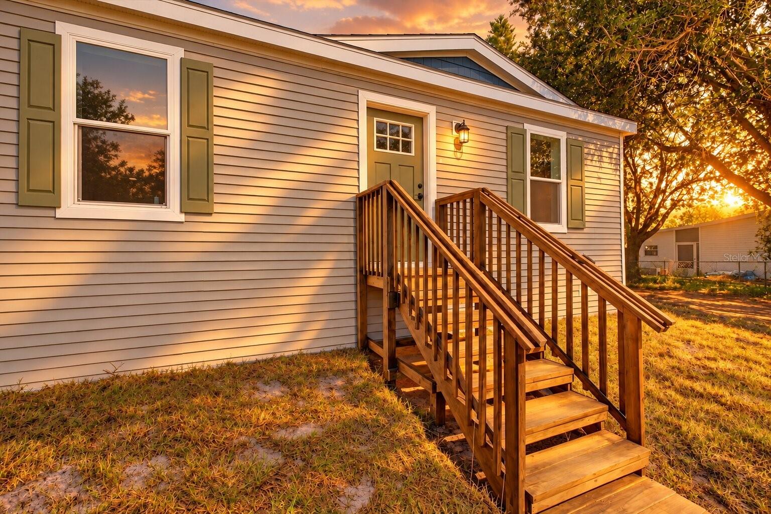 Listing photo 1 for 2207 Hialeah Ave