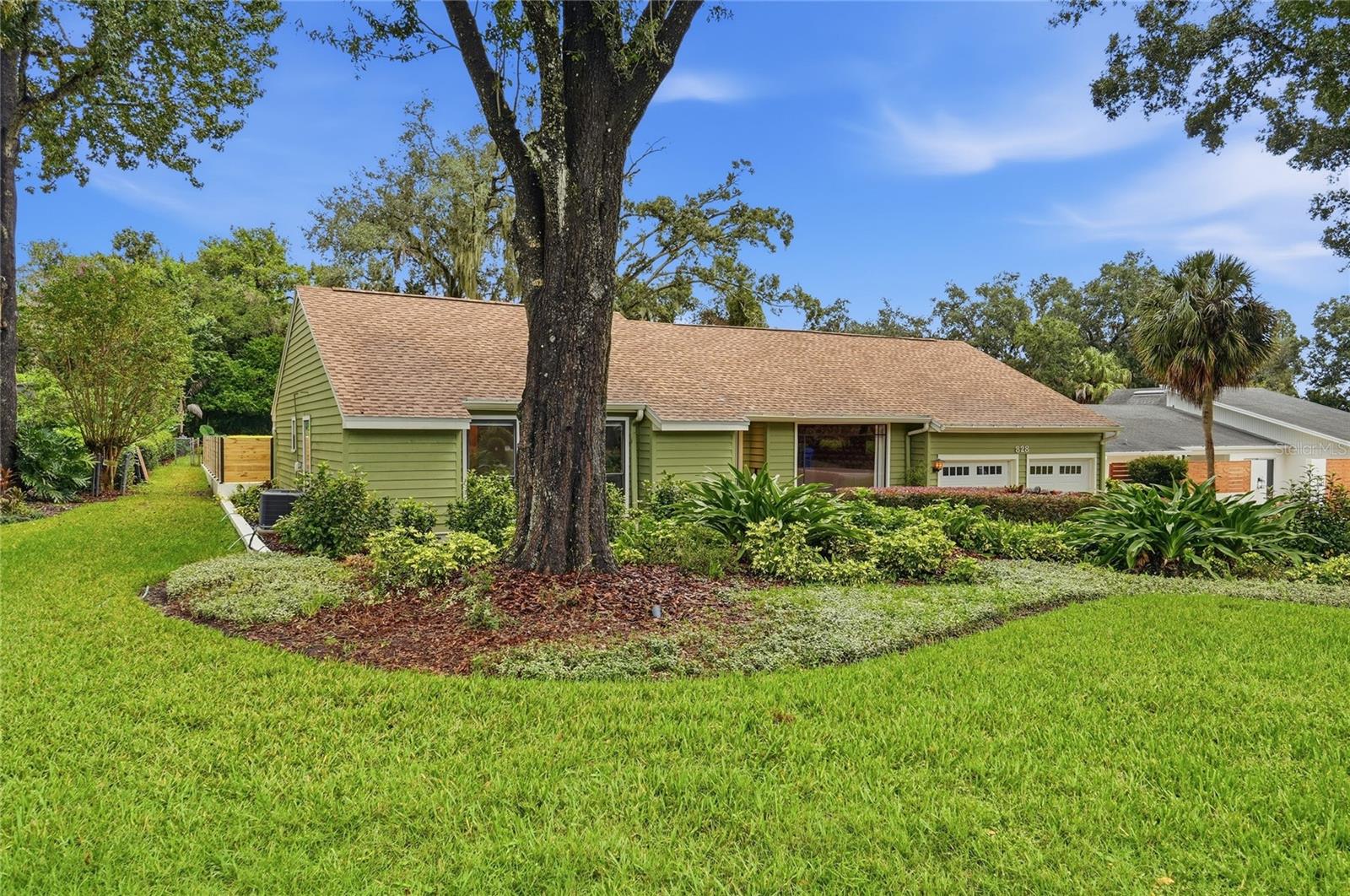 Listing photo 3 for 828 Brookwood Dr