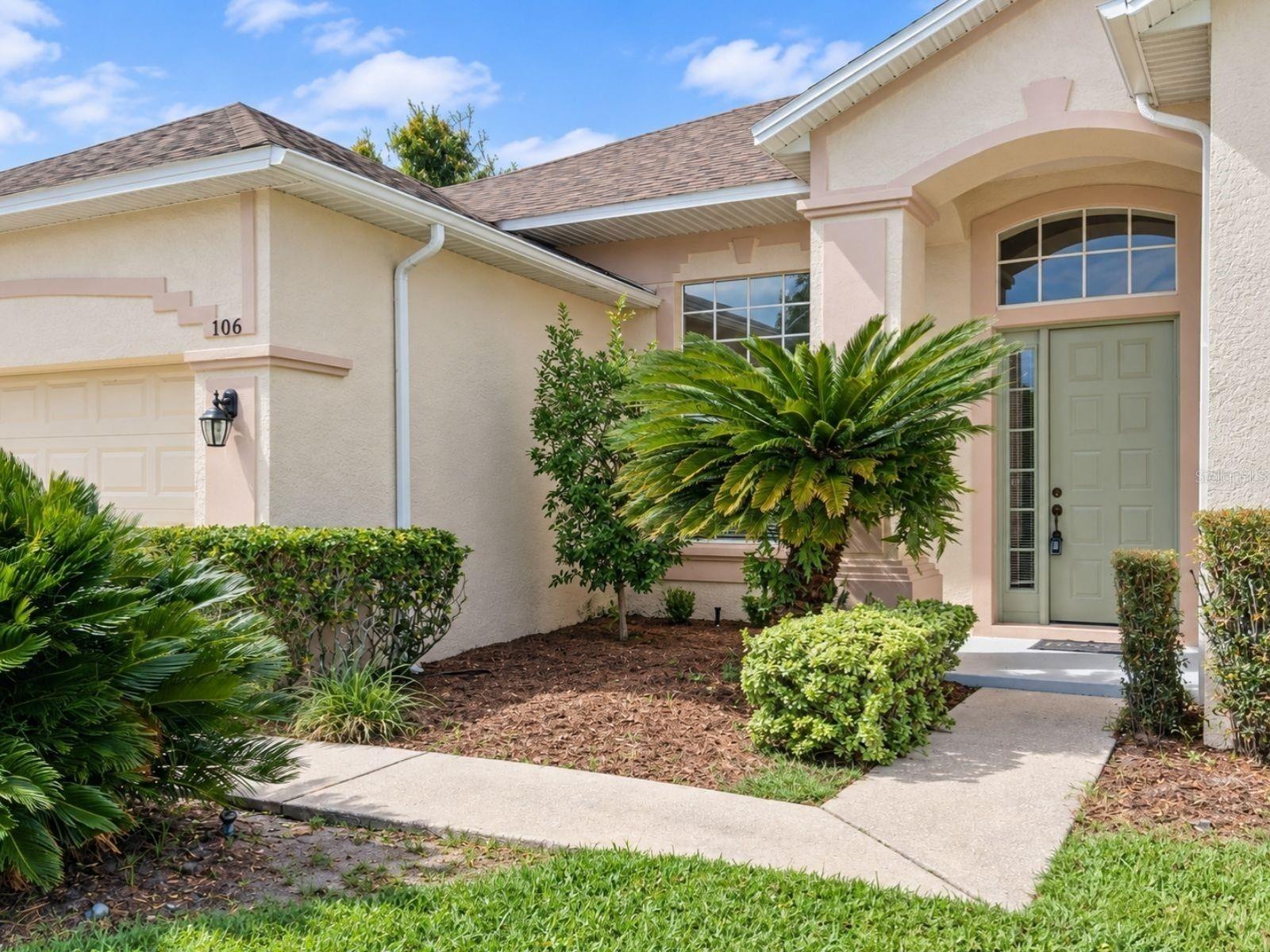 Listing photo 2 for 106 Southern Pine Way