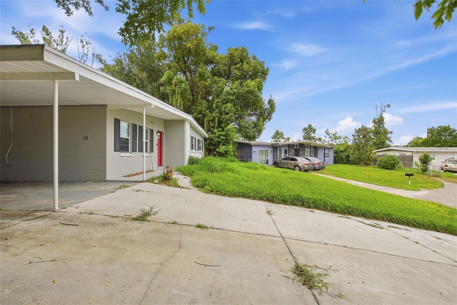 Listing photo 2 for 6138 Oakcrest Cir
