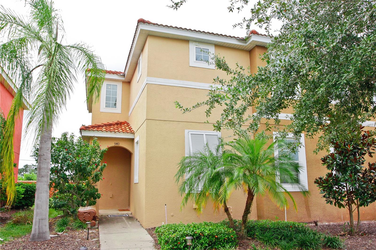 940 LAS FUENTES DRIVE