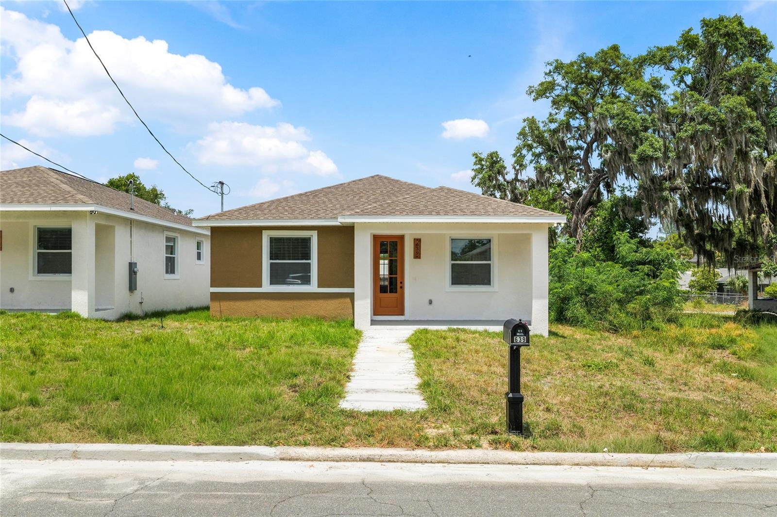 Listing photo 1 for 639 W 9th St