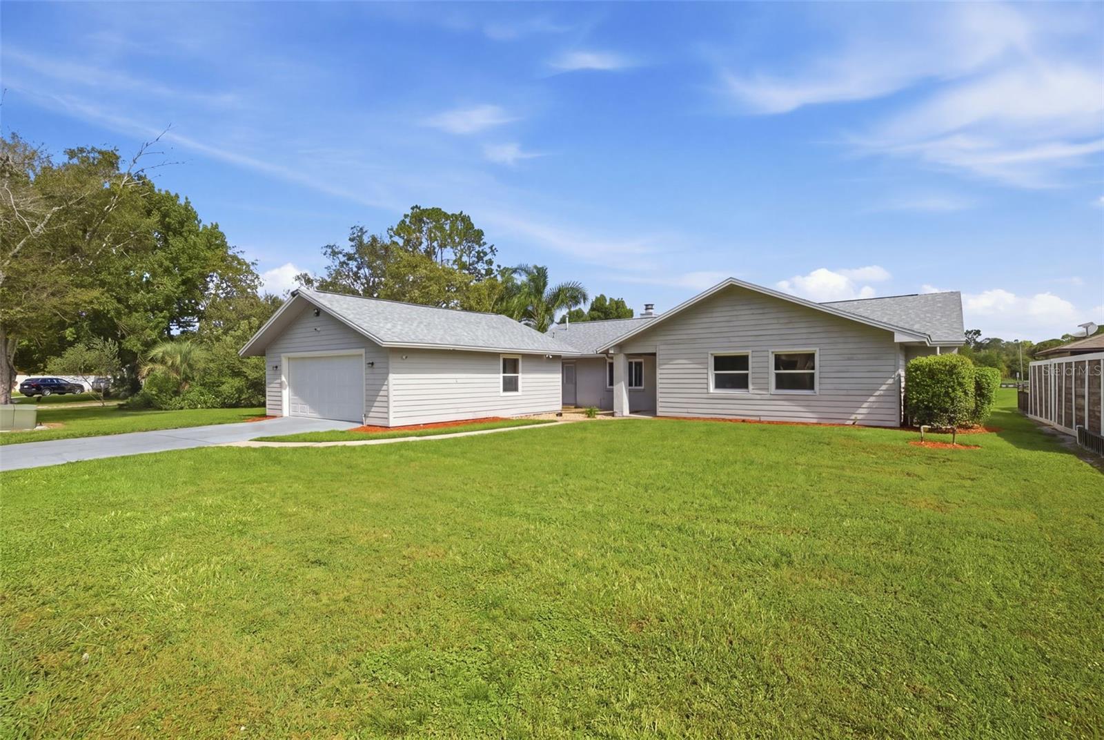 Listing photo 3 for 645 Deer Run Ct