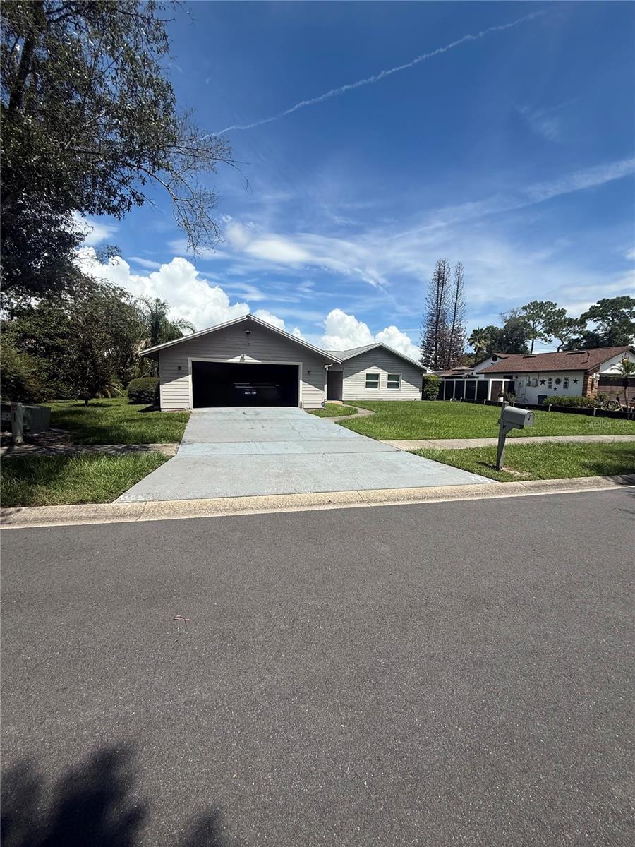 Listing photo 1 for 645 Deer Run Ct