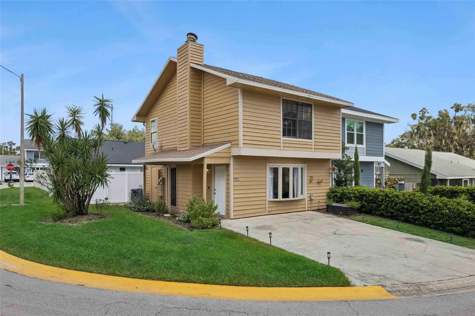 Listing photo 1 for 445 Cottonwood Dr