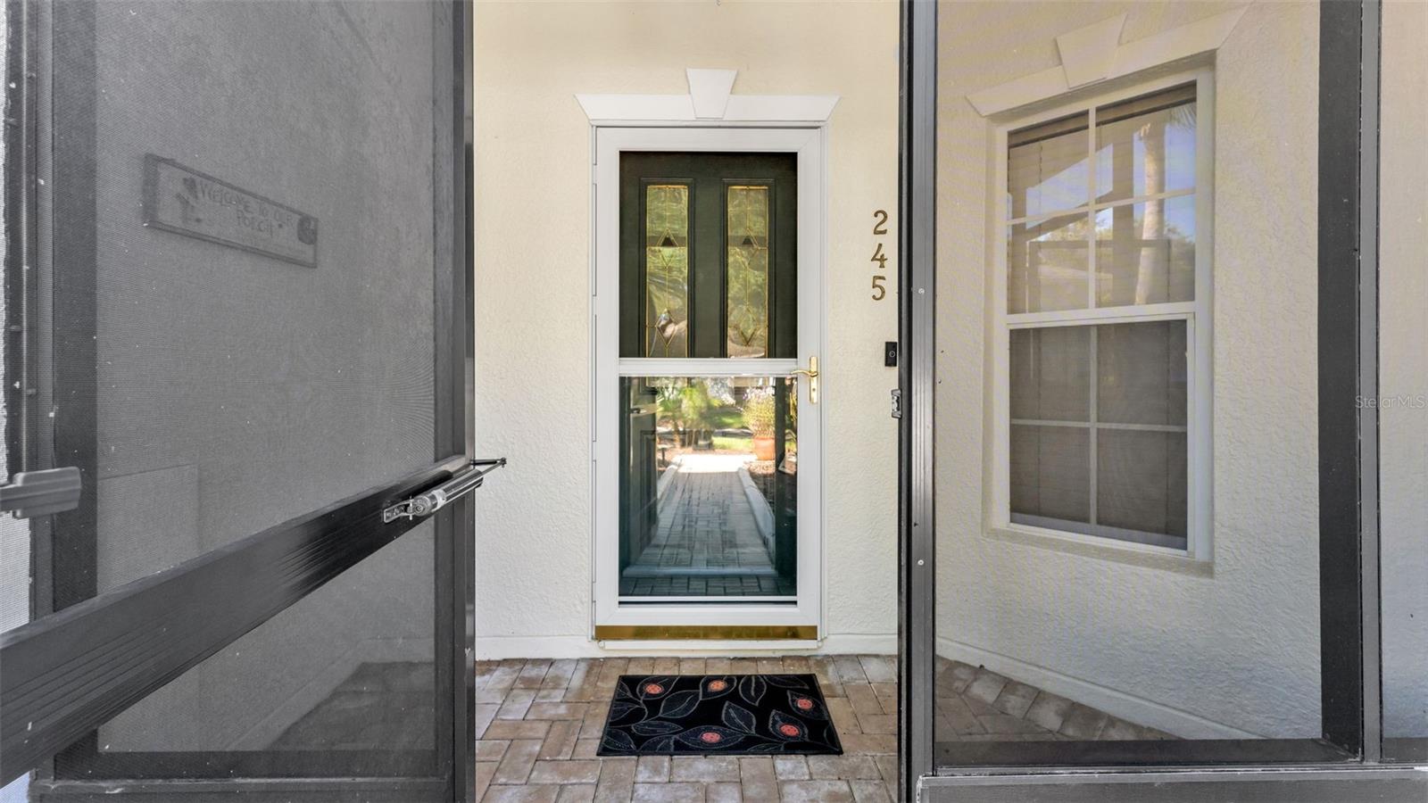 Listing photo 3 for 245 Amelia St