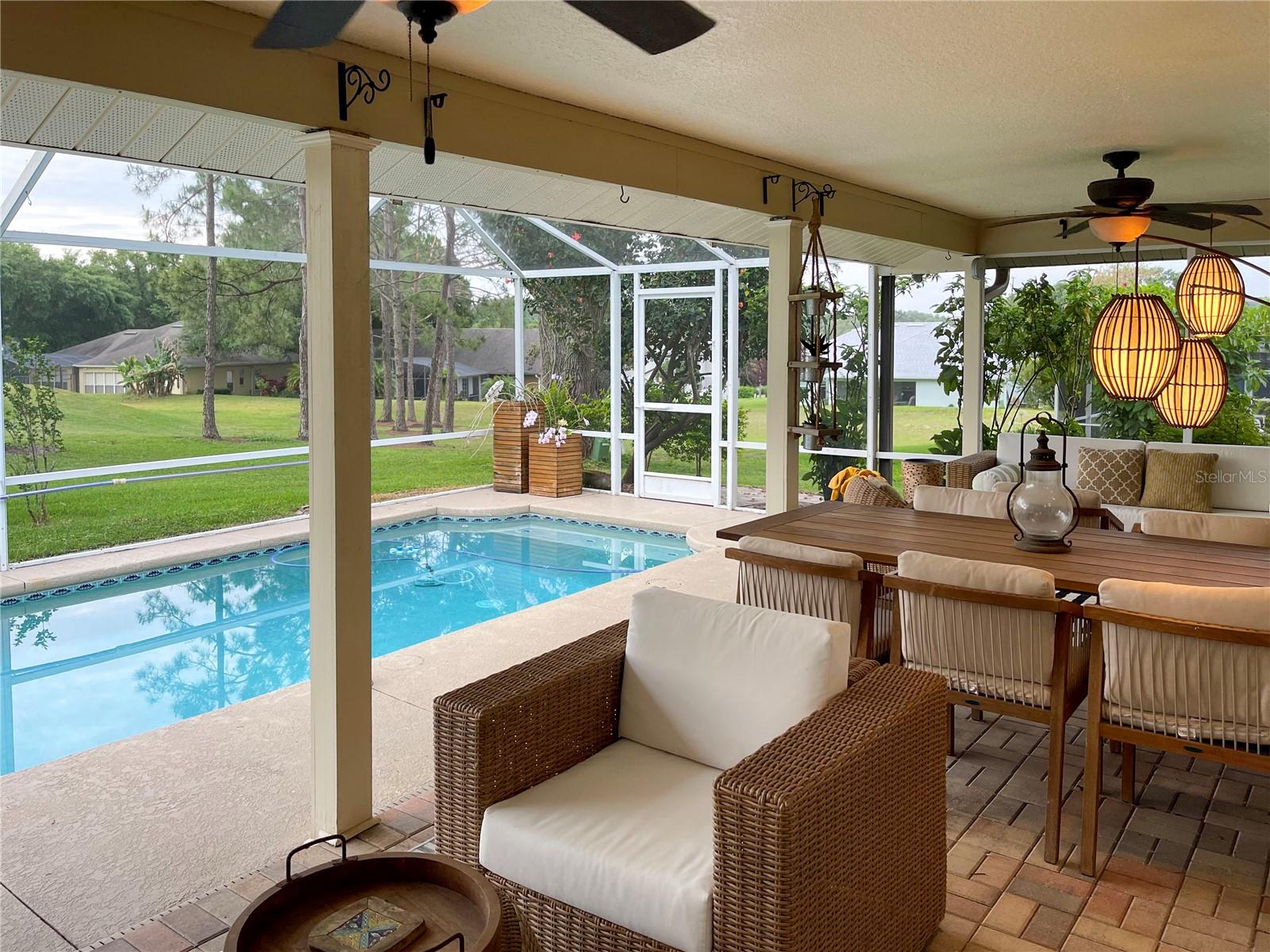 Listing photo 3 for 15052 Green Valley Blvd