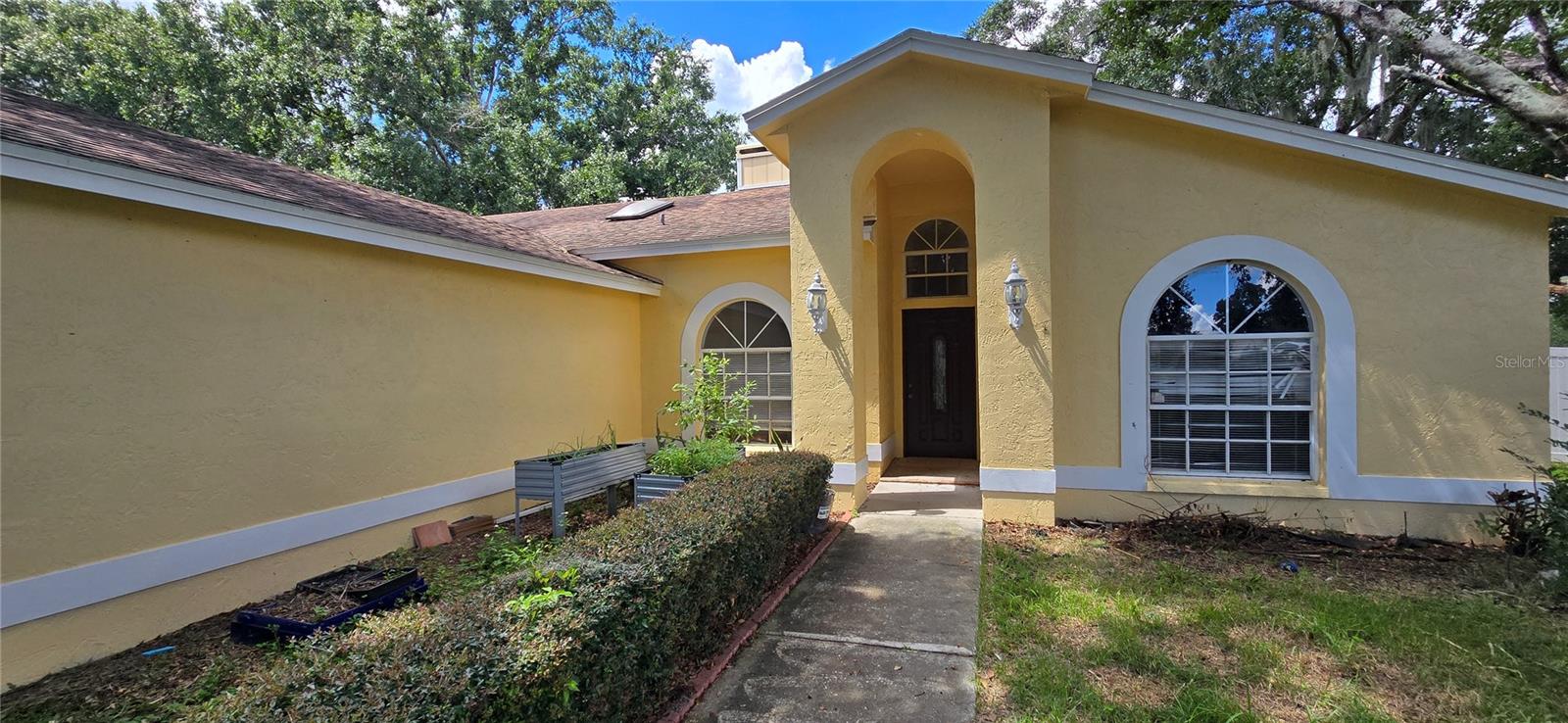 Listing photo 2 for 348 Vineyard Dr