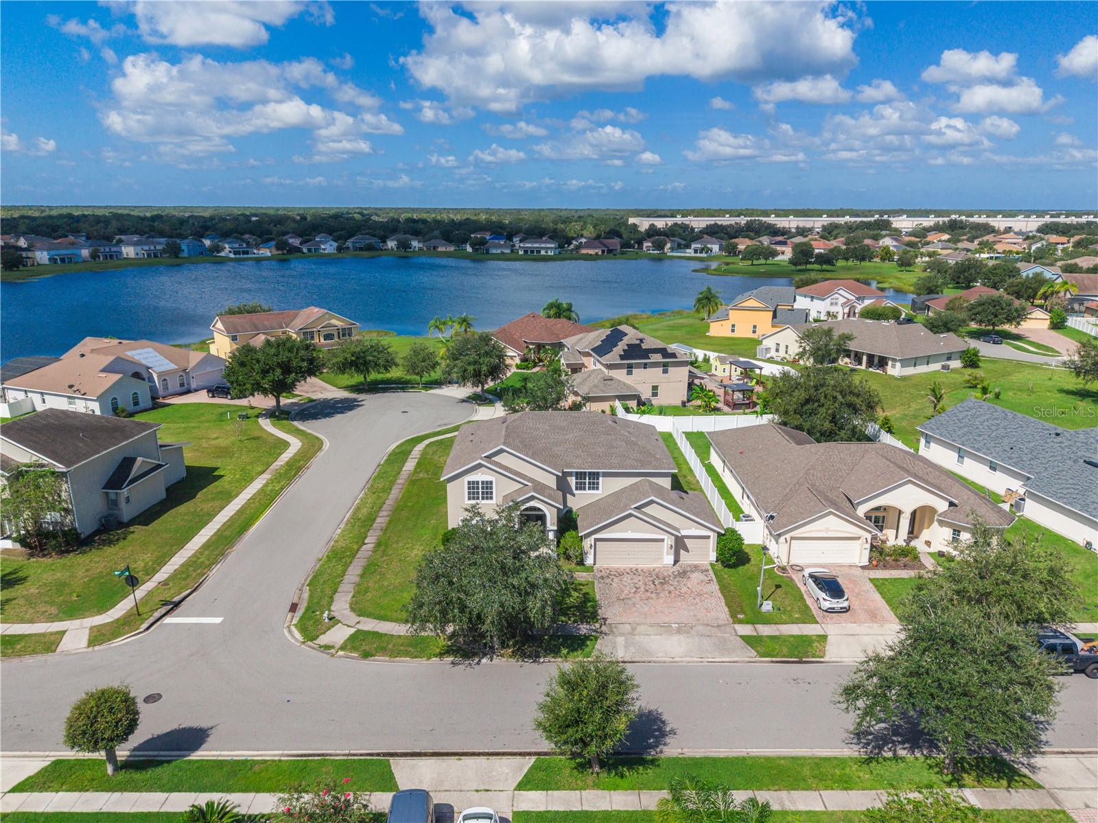Listing photo 2 for 2887 Sweetspire Cir