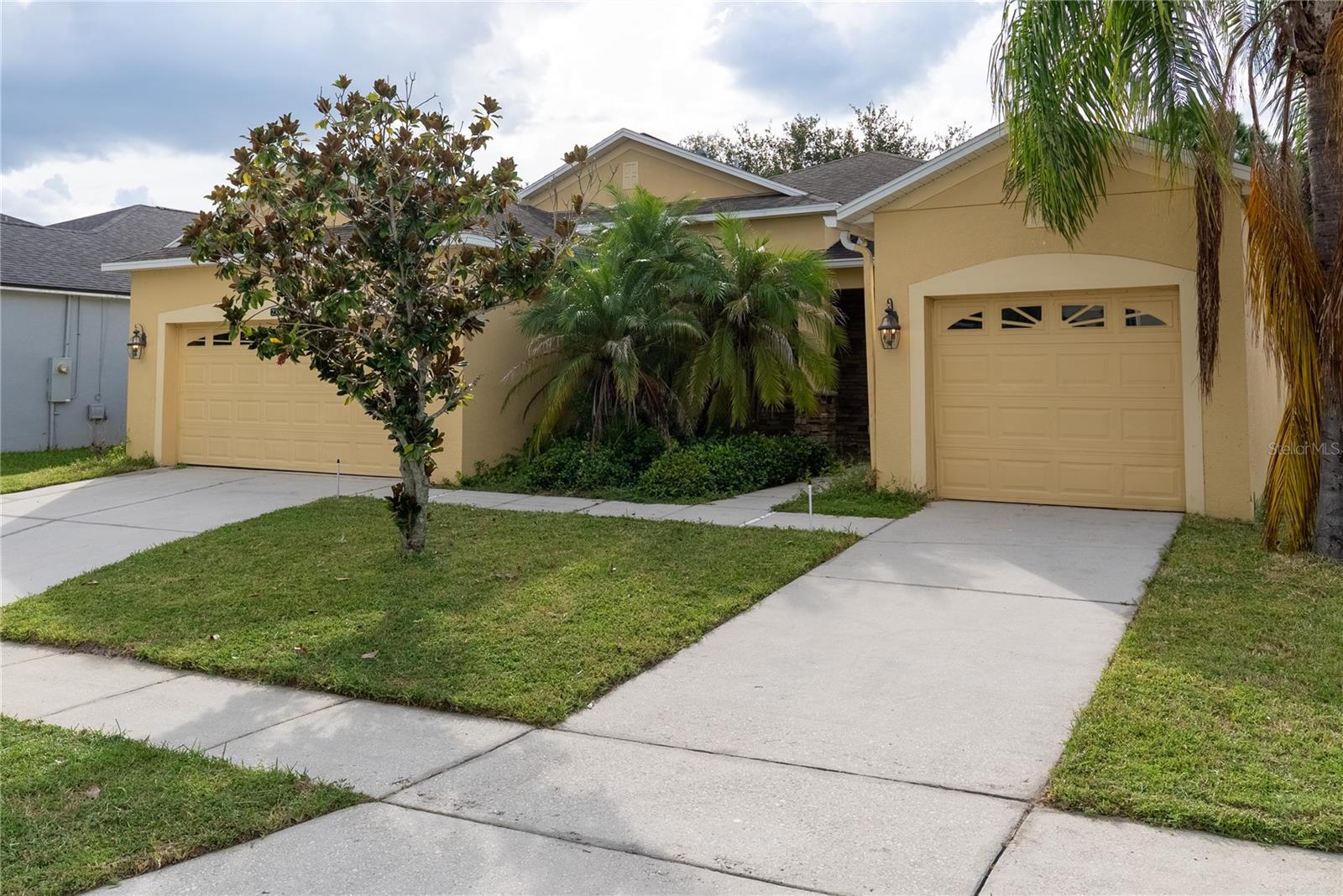 Listing photo 2 for 2336 Crosston Cir