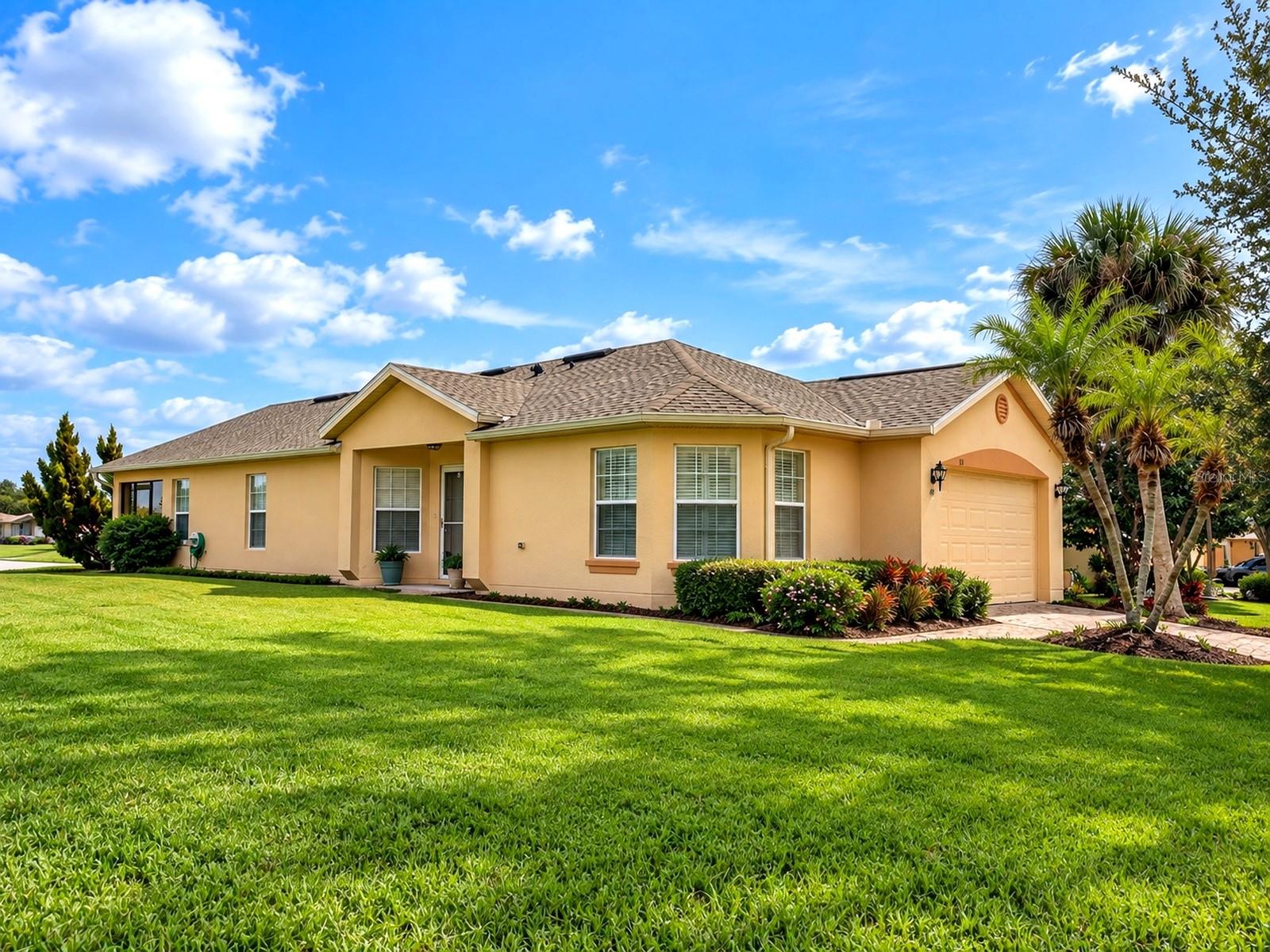 Listing photo 2 for 313 Grand Canal Dr