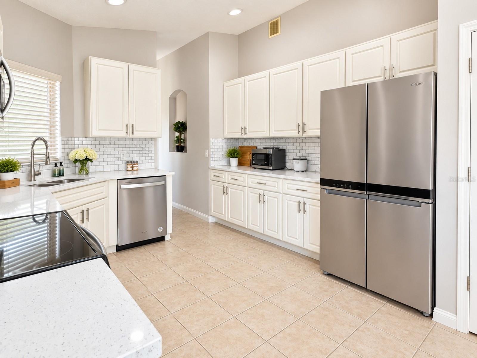 Listing photo 3 for 313 Grand Canal Dr