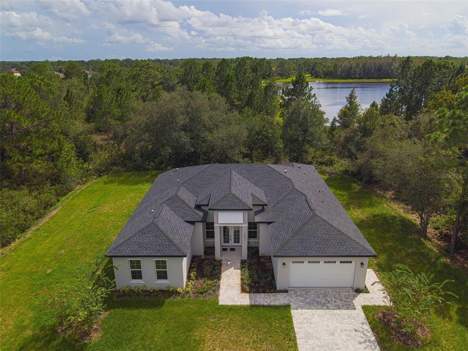 Listing photo 3 for 18526 Seaview St