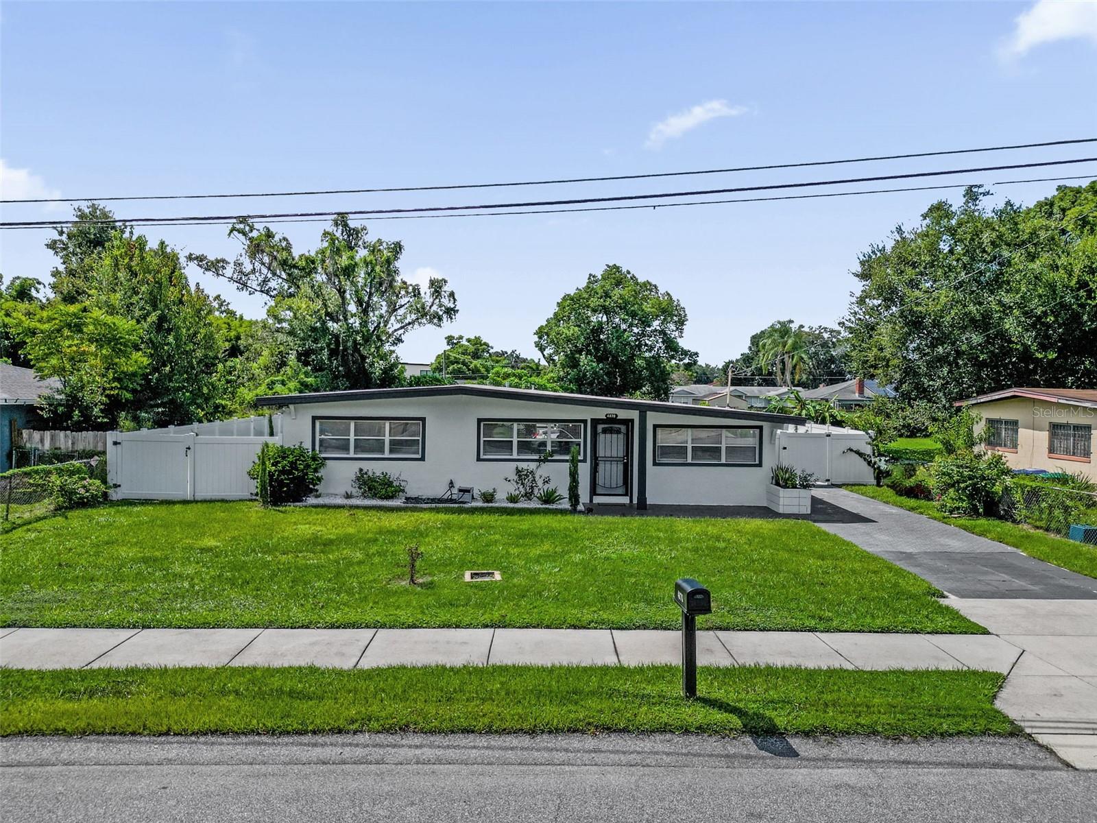 Listing photo 2 for 4870 Seminole Ave