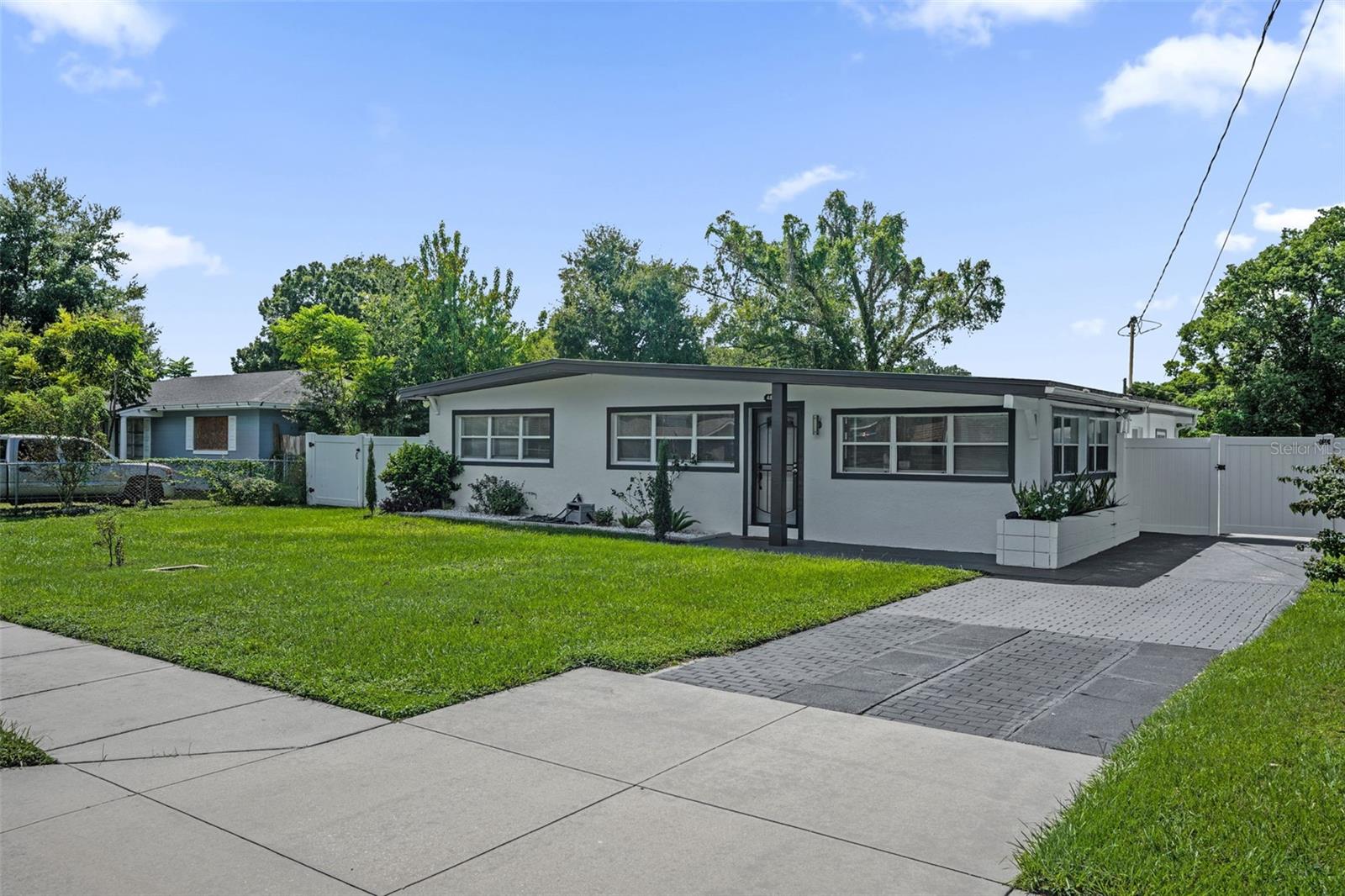 Listing photo 3 for 4870 Seminole Ave