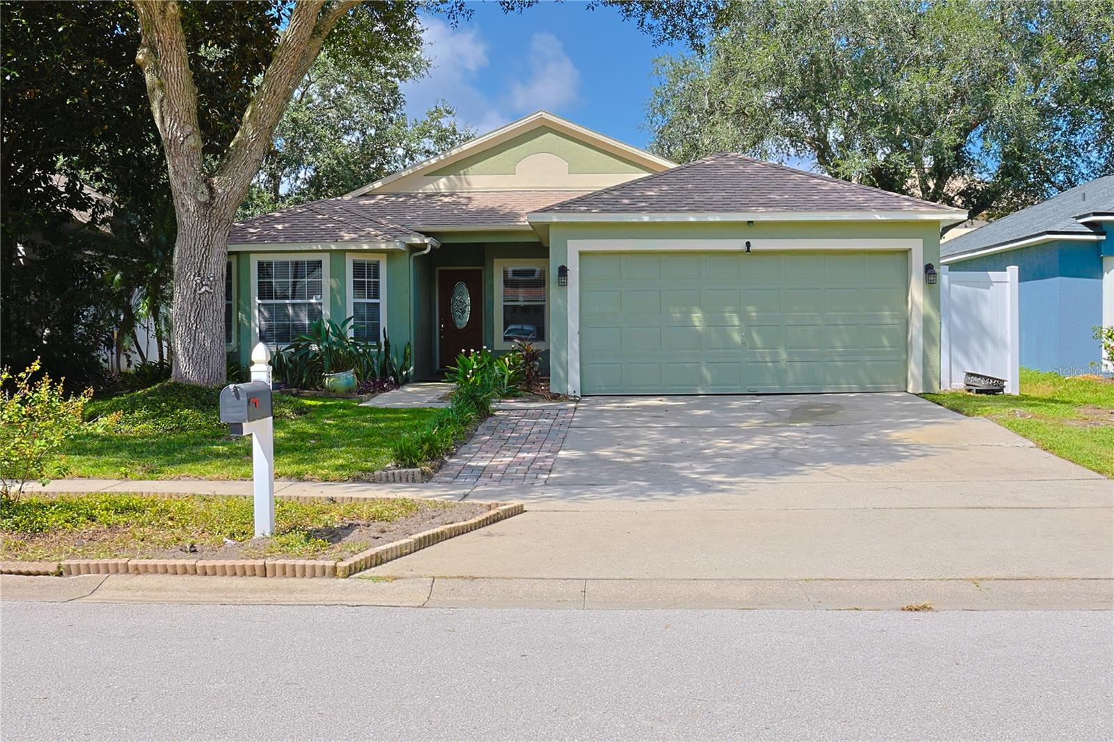 528 ROYAL TREE LANE