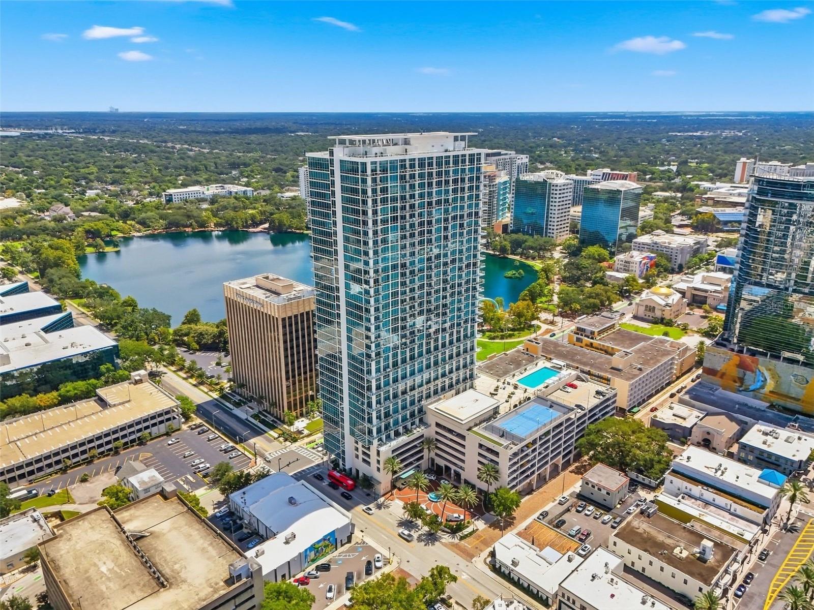 Listing photo 1 for 150 E Robinson St #802