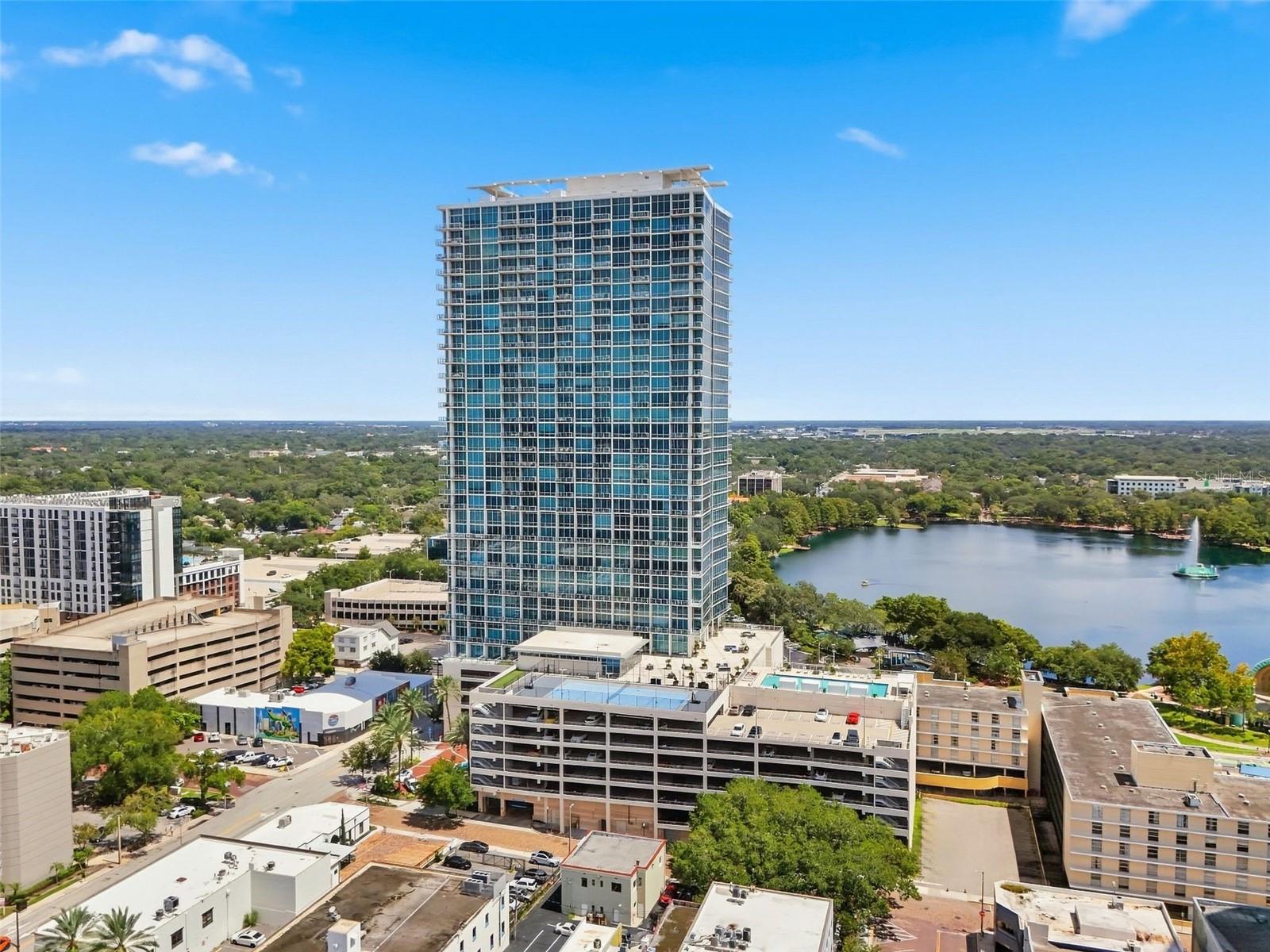 Listing photo 3 for 150 E Robinson St #802