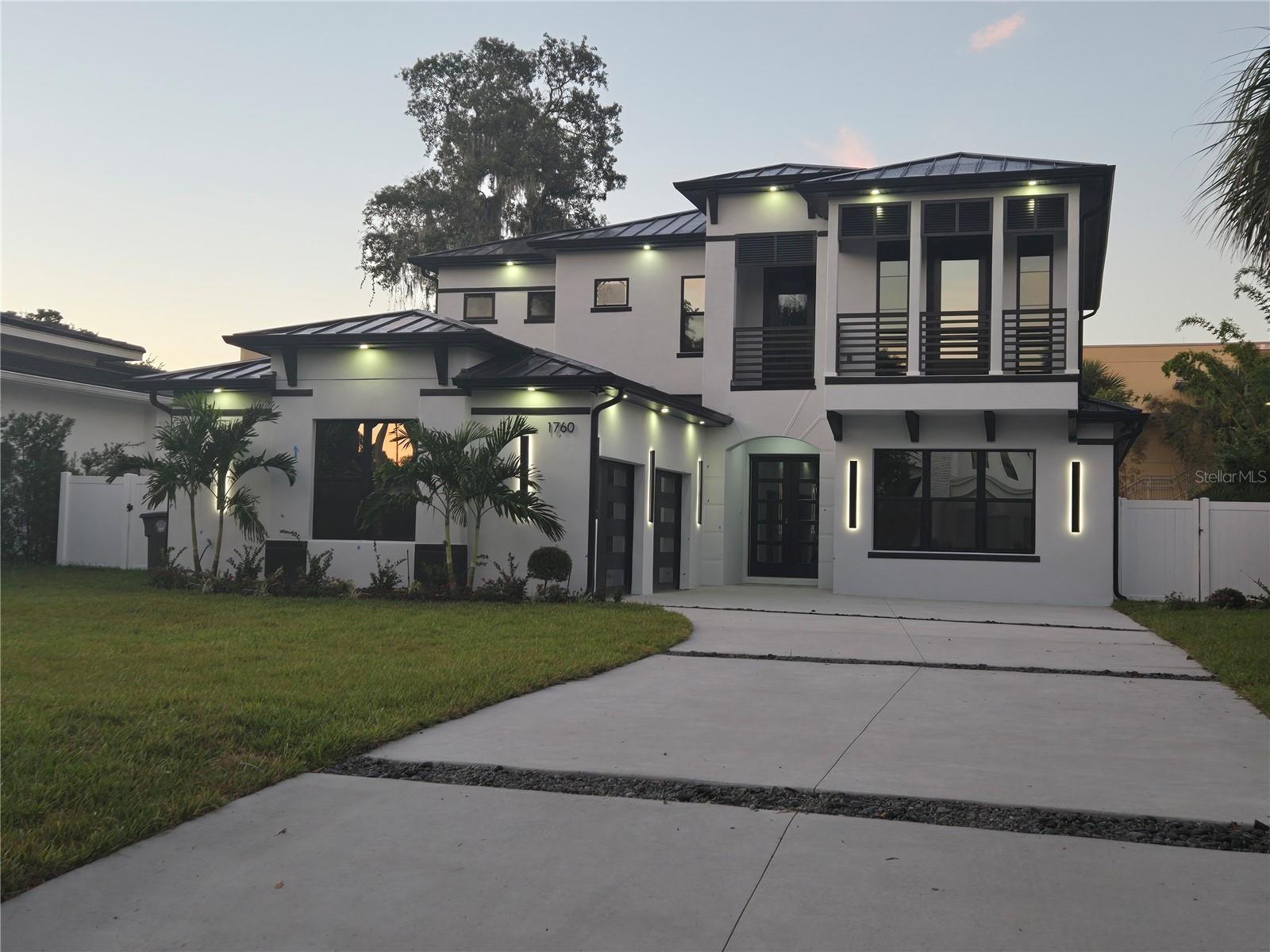 Listing photo 1 for 1760 Oakhurst Ave