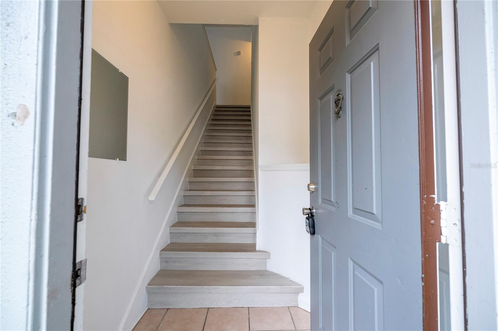 Listing photo 3 for 4336 S Kirkman Rd #704
